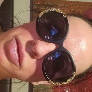 Black & Gold Round Sunglasses 👓